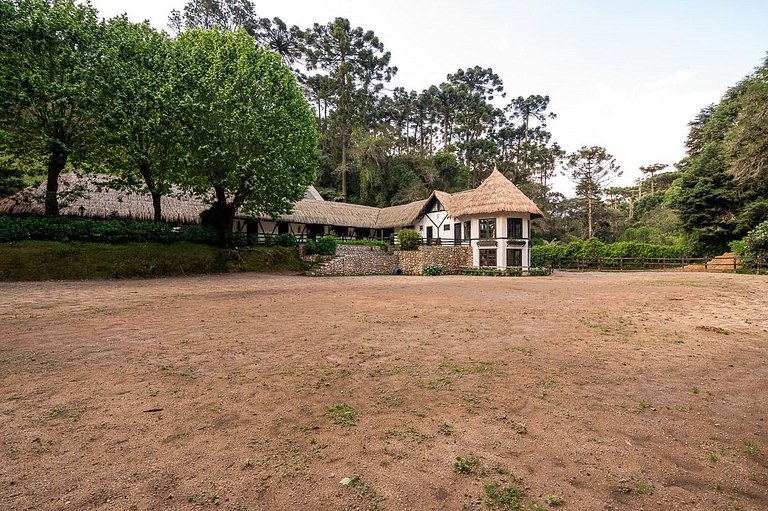 UMA RESIDÊNCIA EXTRAORDINÁRIA ENTRE AS MONTANHAS DE CAMPOS D