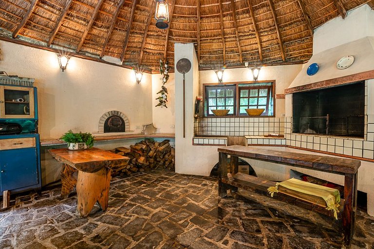 UMA RESIDÊNCIA EXTRAORDINÁRIA ENTRE AS MONTANHAS DE CAMPOS D