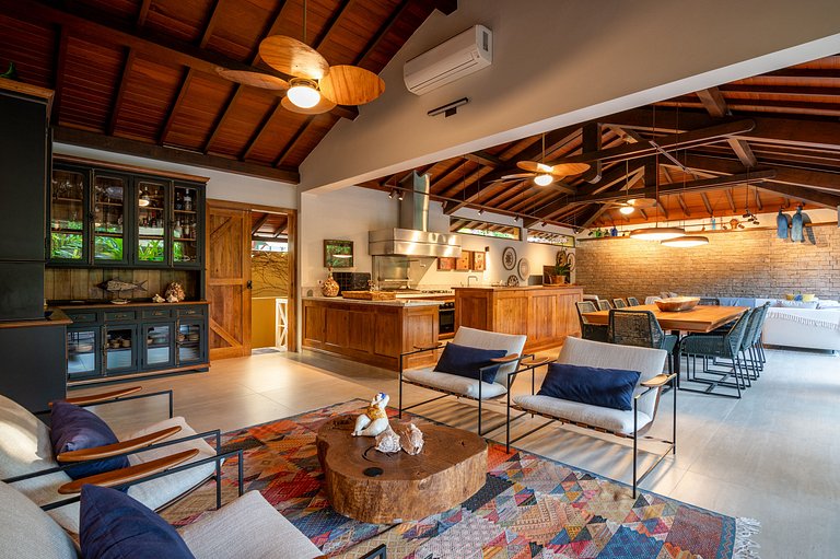 Casa de Alto Padrão Praia da Baleia - LTSPcs48