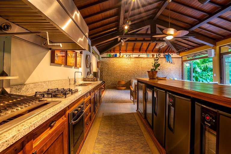 Casa de Alto Padrão Praia da Baleia - LTSPcs48