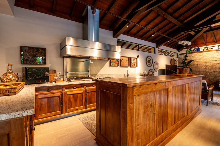 Casa de Alto Padrão Praia da Baleia - LTSPcs48