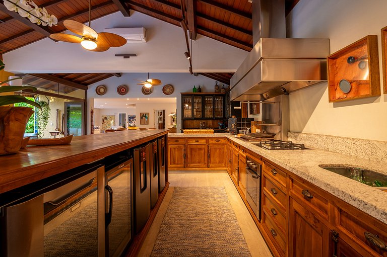 Casa de Alto Padrão Praia da Baleia - LTSPcs48