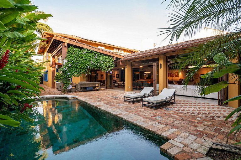 Casa de Alto Padrão Praia da Baleia - LTSPcs48