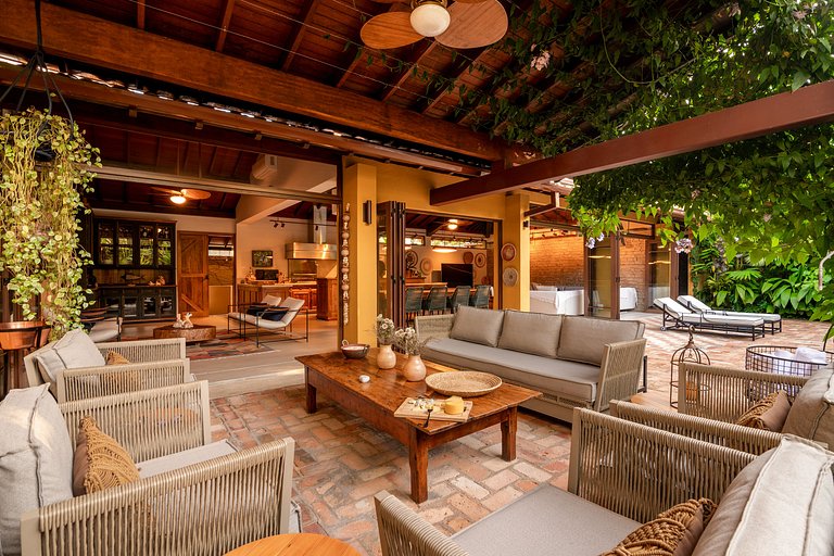 Casa de Alto Padrão Praia da Baleia - LTSPcs48