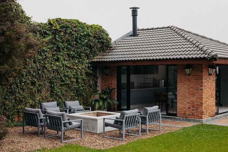 Casa elegante em Campos do Jordão - ARSPcs238