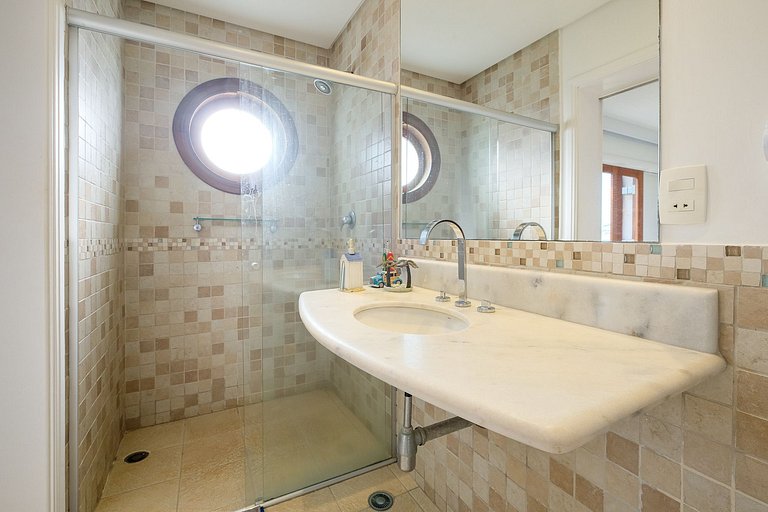 Casa pé na areia em Guaecá - SPcs476