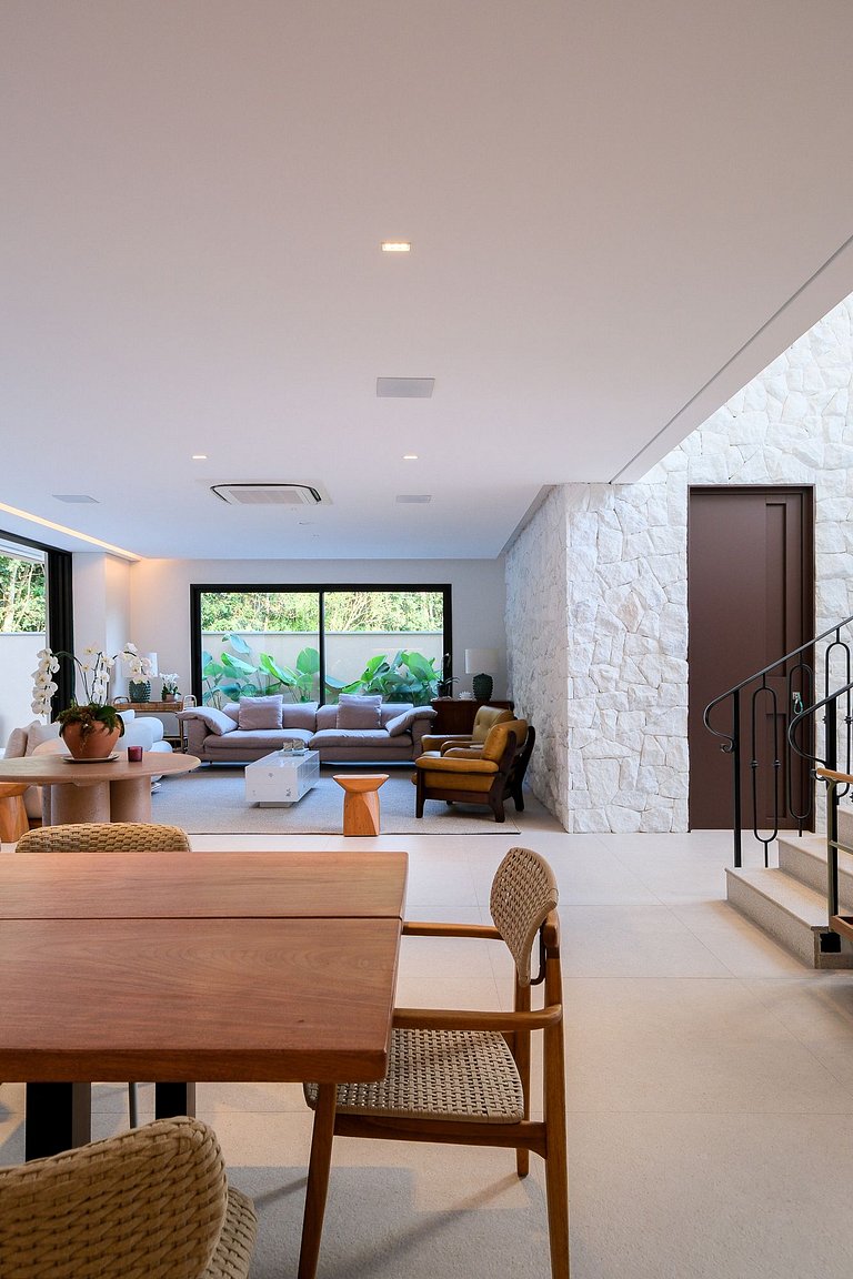 Casa contemporânea - Poucos passos da praia na Riviera de Sã